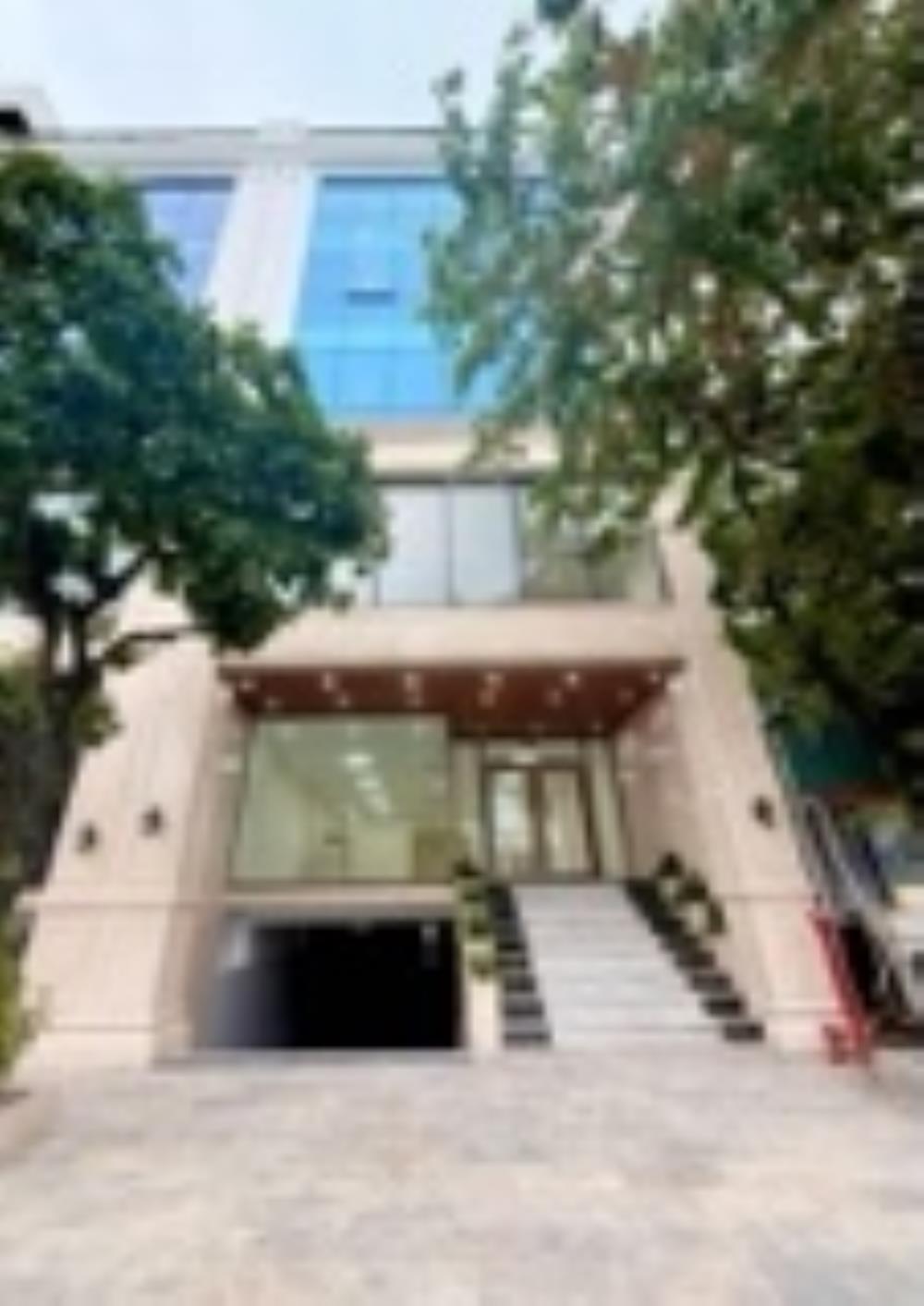 Tòa văn phòng Khuất Duy Tiến 150m² giá 69.5 tỷ - Thiết kế hiện đại, ô tô tránh, kinh doanh hiệu quả!