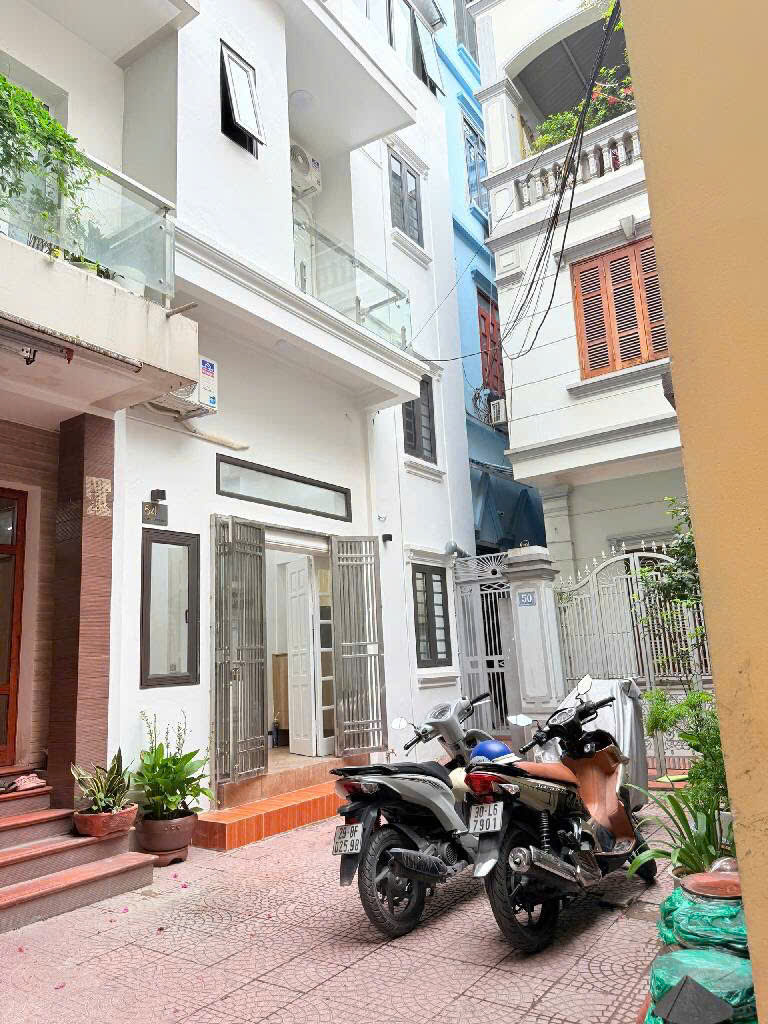 Nhà Đội Cấn - Ba Đình - 38m² - Mặt tiền khủng 6.3m - Vị trí vàng gần Lăng Bác!