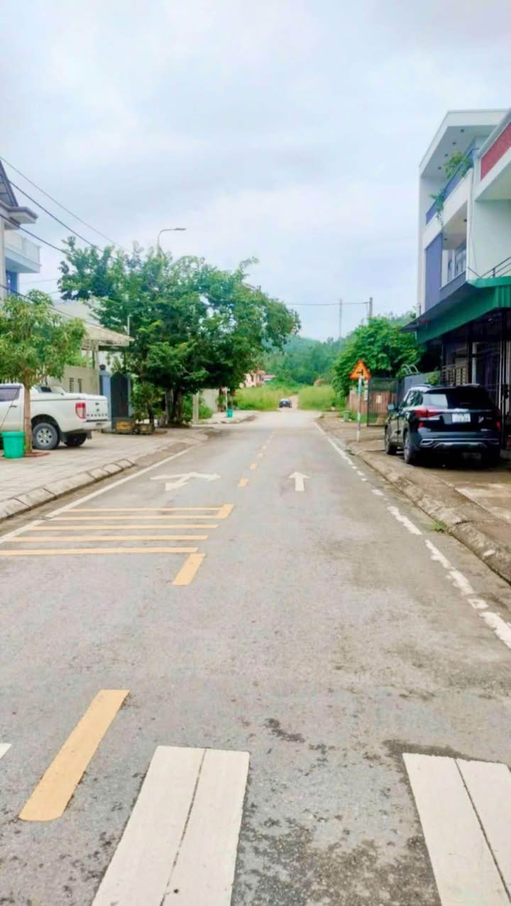 Đất nền Quang Trung Uông Bí 92m² giá 1.4 tỷ - Vị trí đắc địa, tiện ích đầy đủ!
