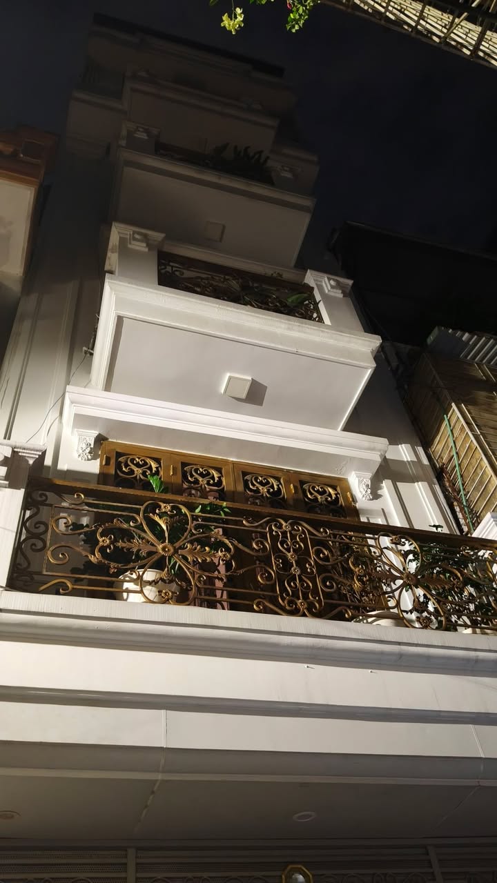 Nhà phố Tân Mai, Hoàng Mai 35m² giá 6 tỷ - Vị trí đẹp gần trường học!