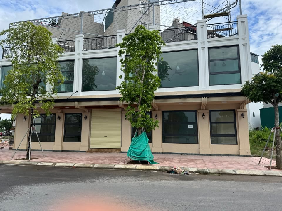 Cho thuê nguyên căn Ngọc Thụy 200m² giá 50 triệu - Phù hợp kinh doanh cafe, nhà hàng!