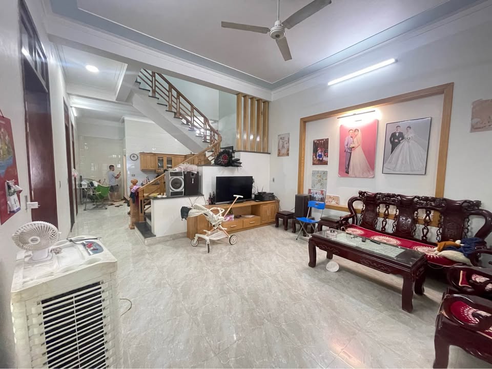 Nhà phố 2,5 tầng Quảng Hưng 154m² giá 4 tỷ - Vị trí đắc địa, mới xây tuyệt đẹp!