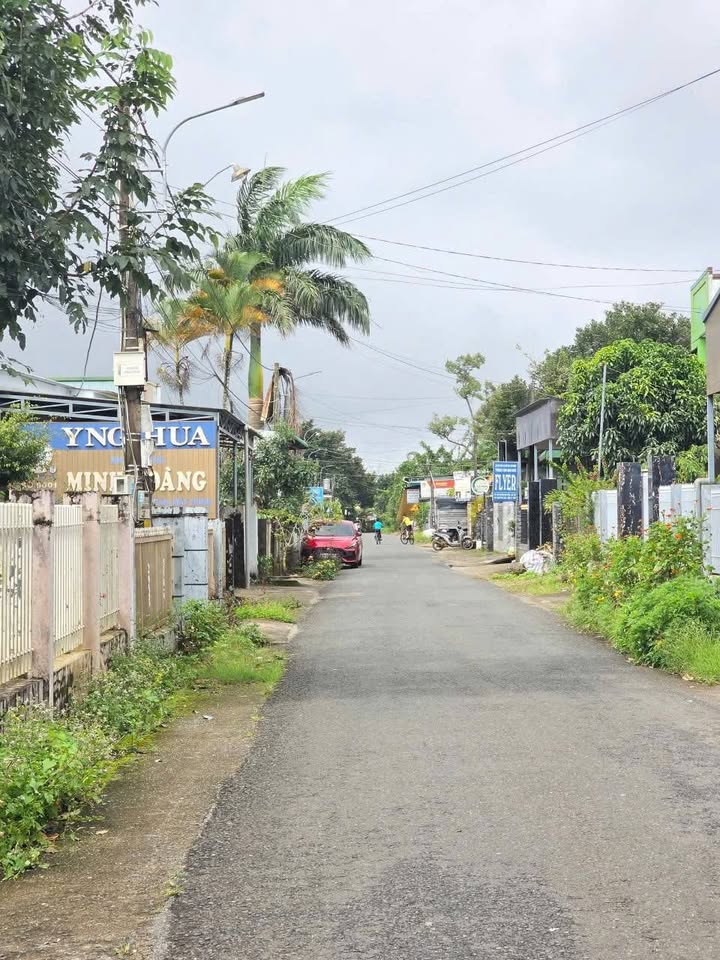 Nhà phố 127 Phan Chu Trinh, Bảo Lộc 276m² giá 2.2 tỷ - Khu dân cư thân thiện!