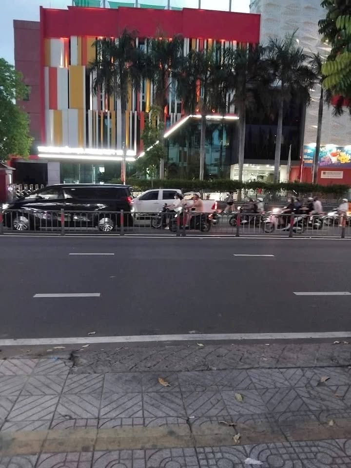 Nhà riêng Hẻm 4m Quận 10, 30m² giá 6 tỷ - Thiết kế hiện đại, sẵn sàng ở ngay!