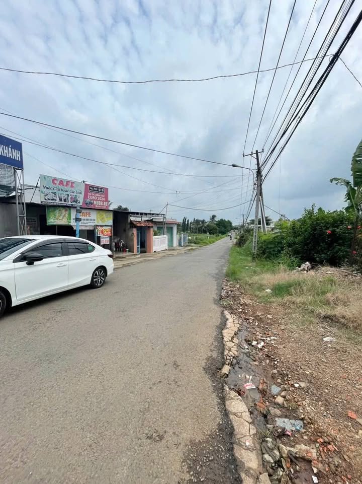 Bán đất mặt tiền đường Ngô Quyền Long Khánh 405m² giá 5.8 tỷ - Vị trí đắc địa gần trường học!