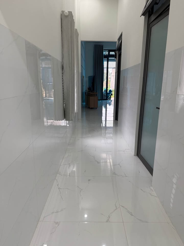 Nhà hẻm Thống Nhất, Đức Trọng 95m² giá 2.1 tỷ - Nhà mới xây đẹp, sân đậu xe thoải mái!