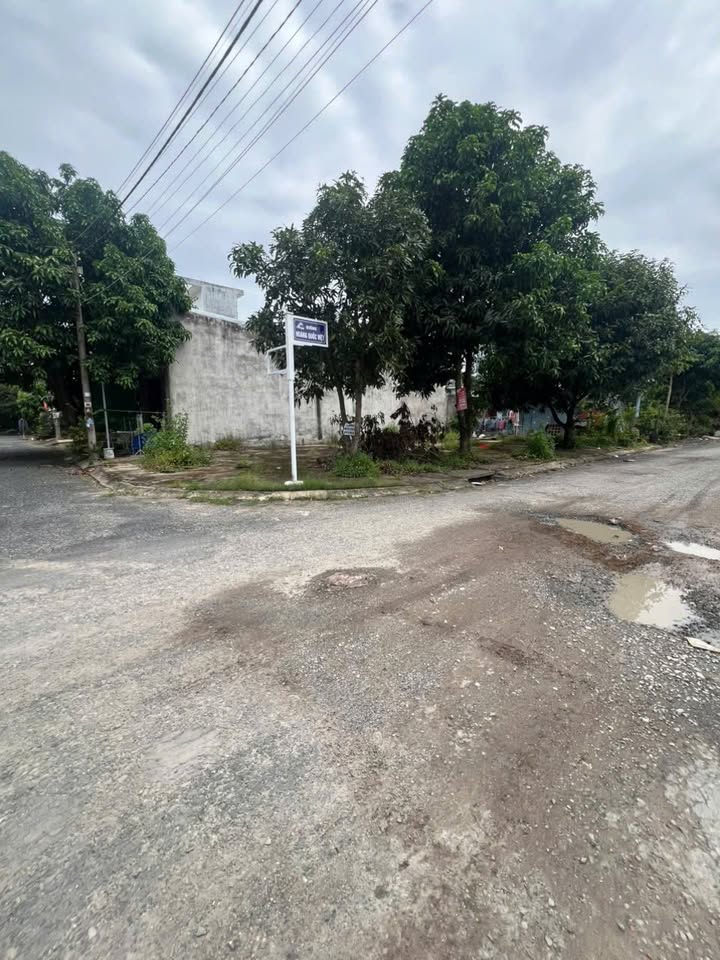 Đất nền Hoàng Quốc Việt 111.5m² giá 4.5 tỷ - Vị trí đắc địa, view công viên!