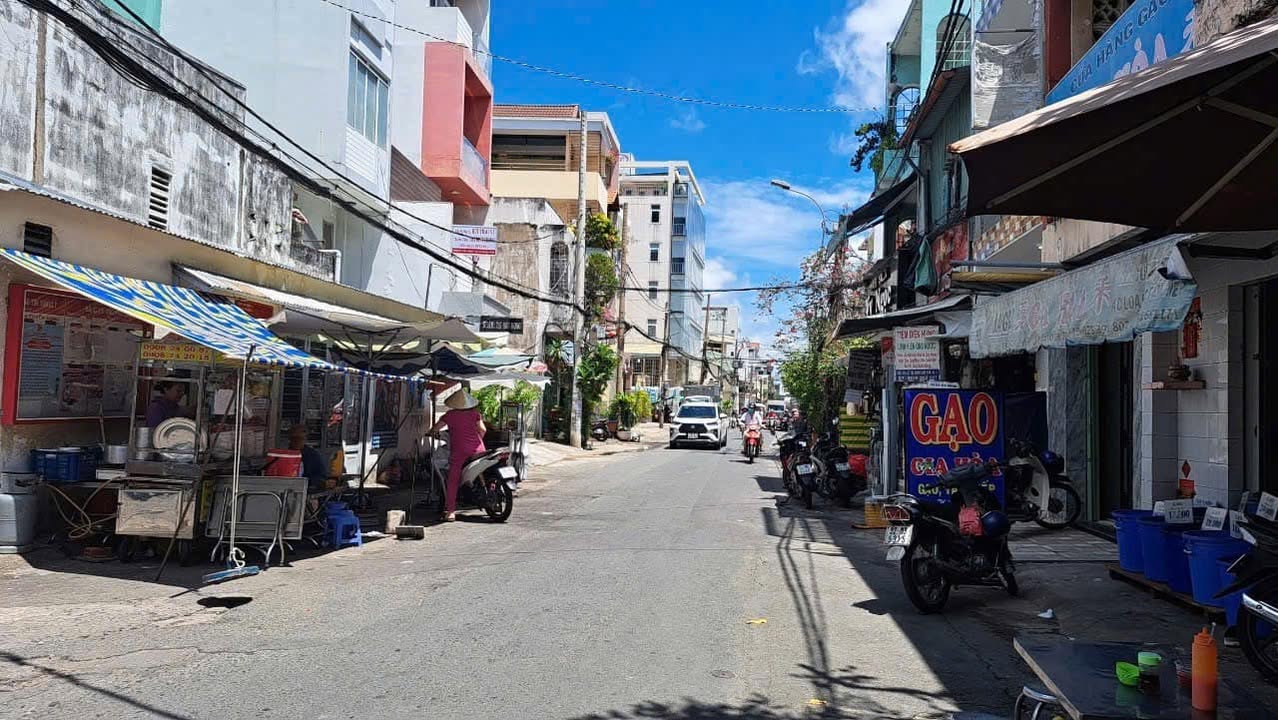 Nhà mặt tiền kinh doanh Lê Thị Bạch Cát Quận 11 27m² giá 6.2 tỷ - Đầu tư sinh lời ngay!