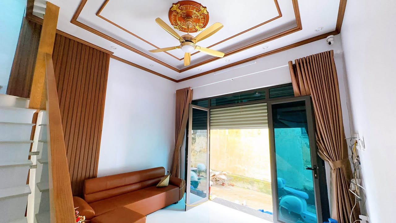 Nhà 2 tầng cốt lệch Hạc Thành 48,1m² giá 1,99 tỷ - Hướng Tây Nam, vào ở ngay!