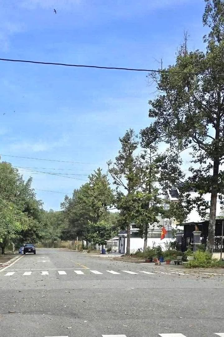 Đất nền góc Định Hòa Thủ Dầu Một 300m² giá 6 tỷ - Đường nhựa thông thoáng!