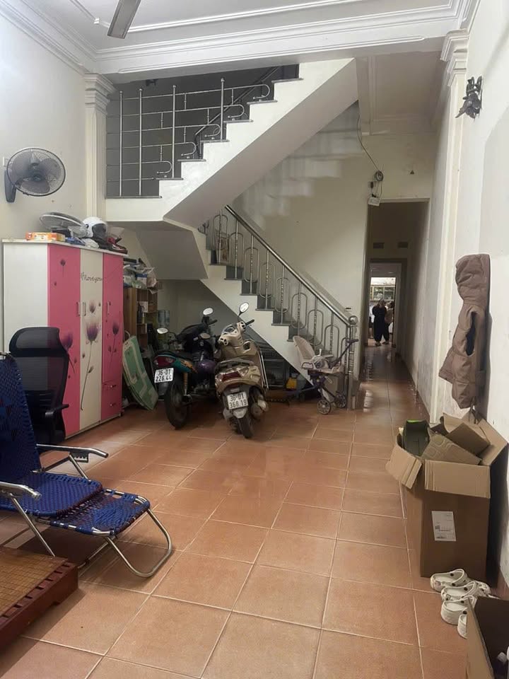 Nhà 2.5 tầng đường Lý Nhân Tông, Thanh Hóa 100m² giá chỉ 3 tỷ - Sẵn sàng vào ở!