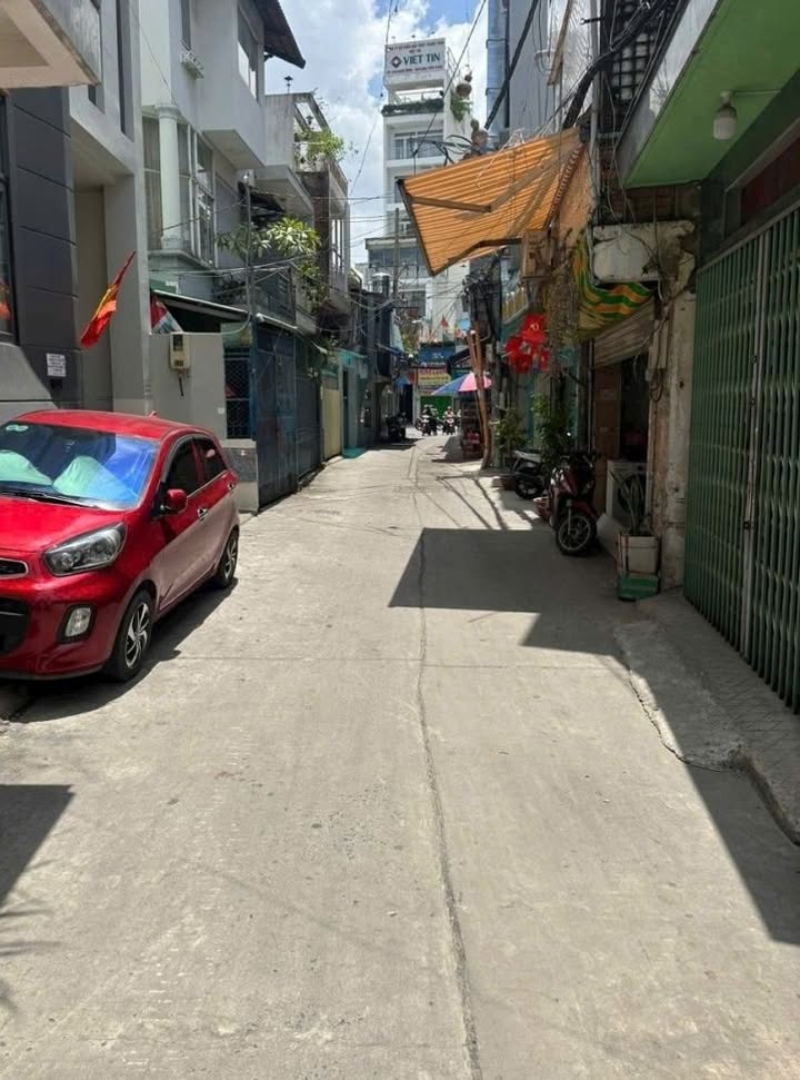 Nhà mặt tiền Cách Mạng Tháng 8, Q.10, DT 69m² giá 9.99 tỷ - Cơ hội hiếm có!