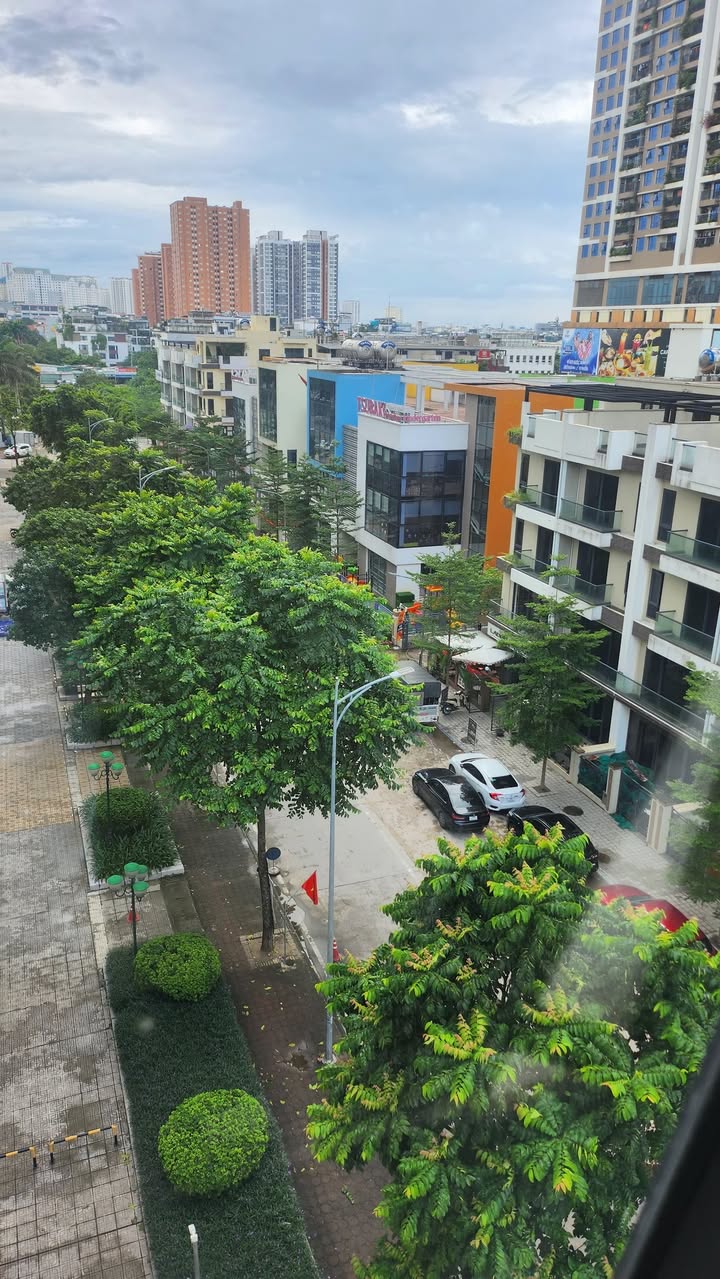 Nhà phố Lạc Long Quân, Tây Hồ 70m² giá 26 tỷ - Thiết kế hiện đại, ô tô tránh nhau!