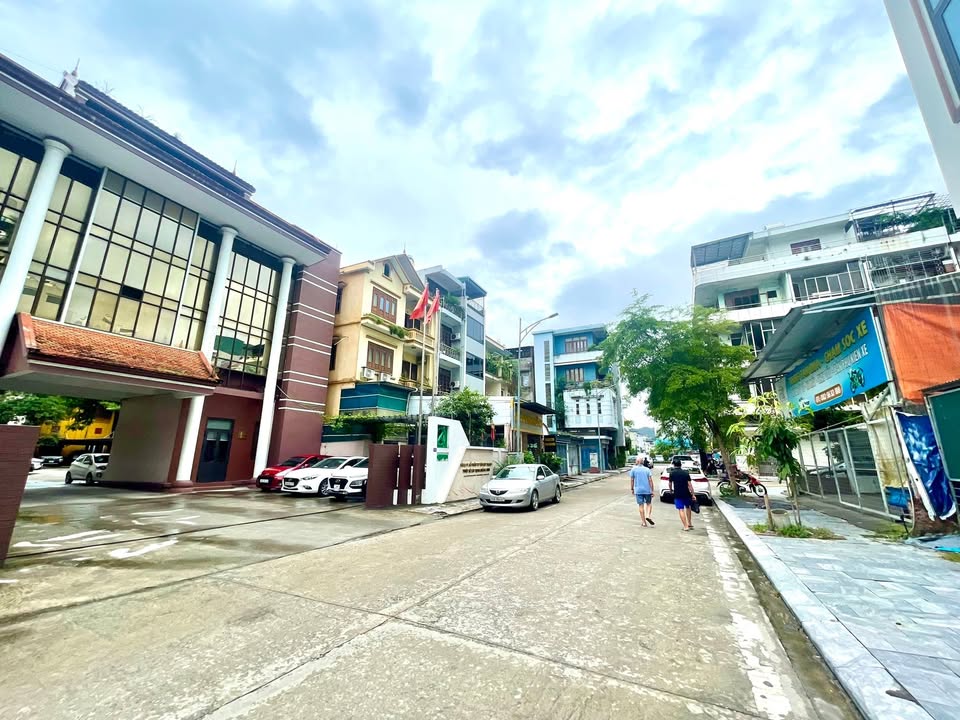 Bán đất tặng nhà cấp 4 tại Ngõ 12 Nguyễn Văn Cừ, Hạ Long - Chỉ 1.9 tỷ!