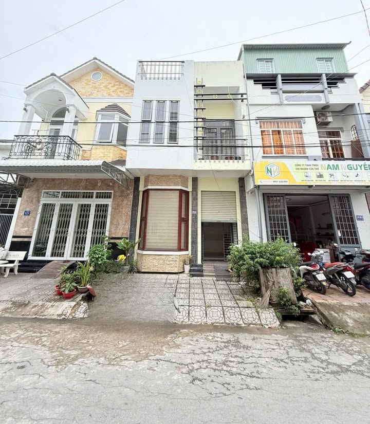 Nhà cho thuê trệt lầu đường Phan Huy Chú, Tân An, Cần Thơ 70m² giá 8 triệu - Nội thất đầy đủ, ô tô đậu trước nhà!