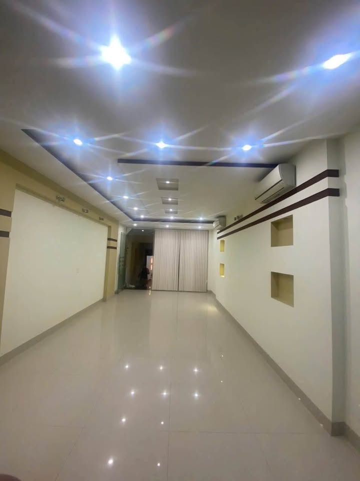 Nhà cho thuê mặt tiền đường Lê Lợi, Quy Nhơn 135m² - Thích hợp làm văn phòng, trung tâm dạy học!