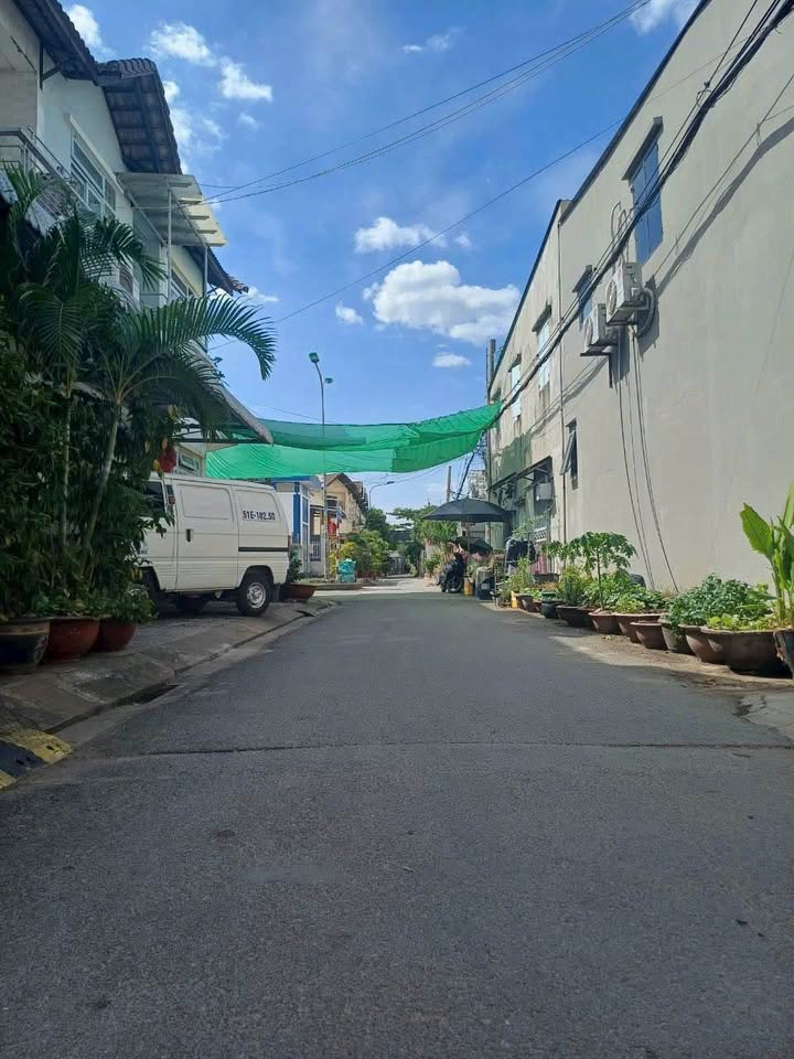 Nhà cho thuê Kênh 26-3, Bình Hưng Hoà, 60m² giá 8 triệu - Góc hai mặt tiền thoáng mát!