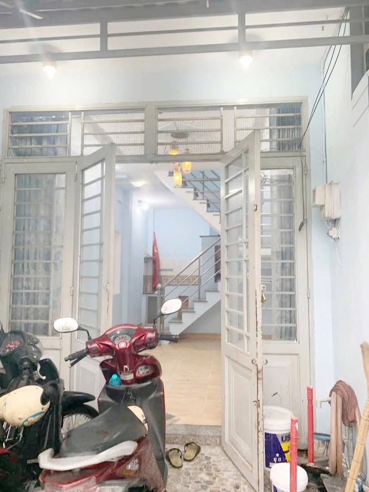 Nhà cho thuê mới sửa chữa tại đường Ngô Thị Búp, Hiệp Thành, Q12 - Giá chỉ 6 triệu/tháng!