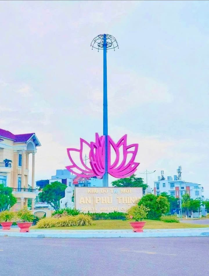 Đất nền góc đường Yongsan và Hoàng Minh Giám 112m² giá 4.9 tỷ - Cơ hội đầu tư hấp dẫn!