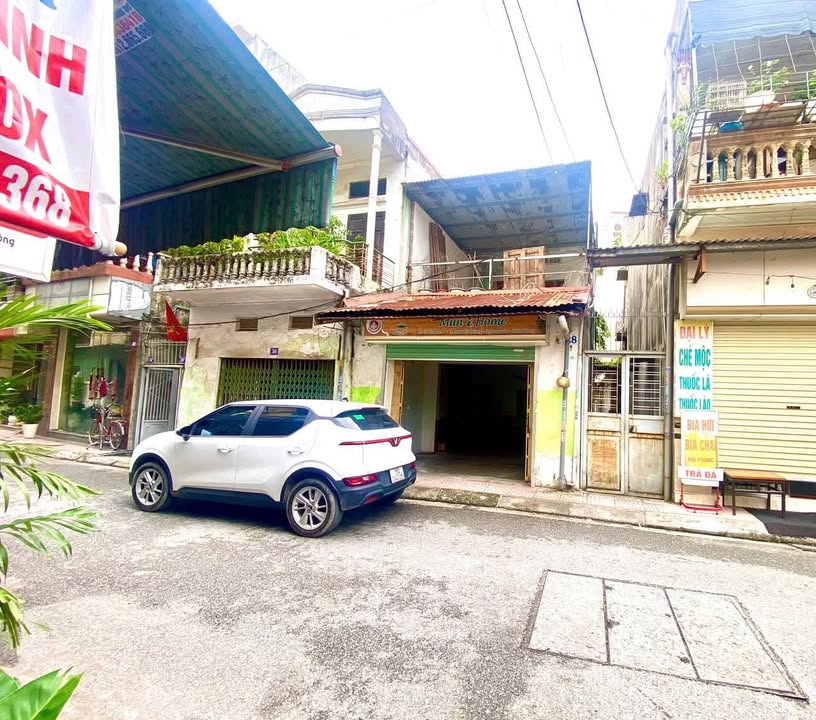 Cho thuê nhà nguyên căn 2 tầng mặt đường Đà Nẵng - Kinh doanh sầm uất chỉ 4.5 triệu!