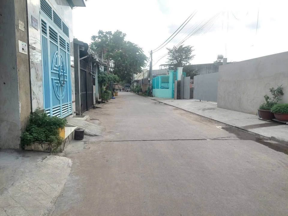 Nhà hẻm ô tô Bình Phước B 100m² giá 2.79 tỷ - Thiết kế hiện đại, sẵn sàng vào ở!