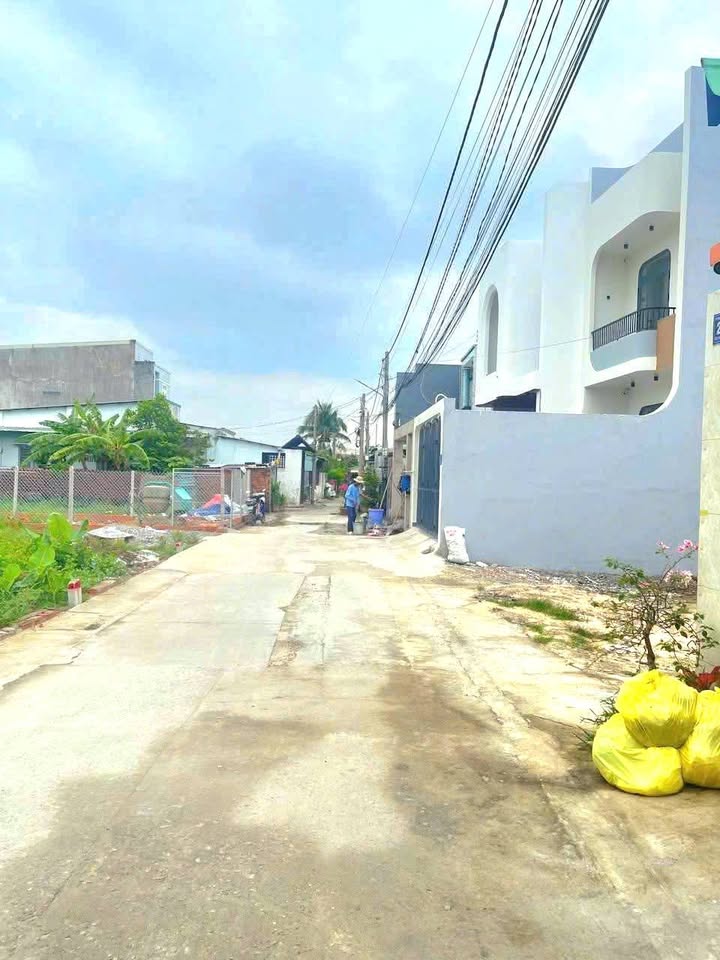 Nhà trệt lầu 93.5m² tại Thuận An Bình Dương giá 3.55 tỷ - Chính chủ bán gấp!