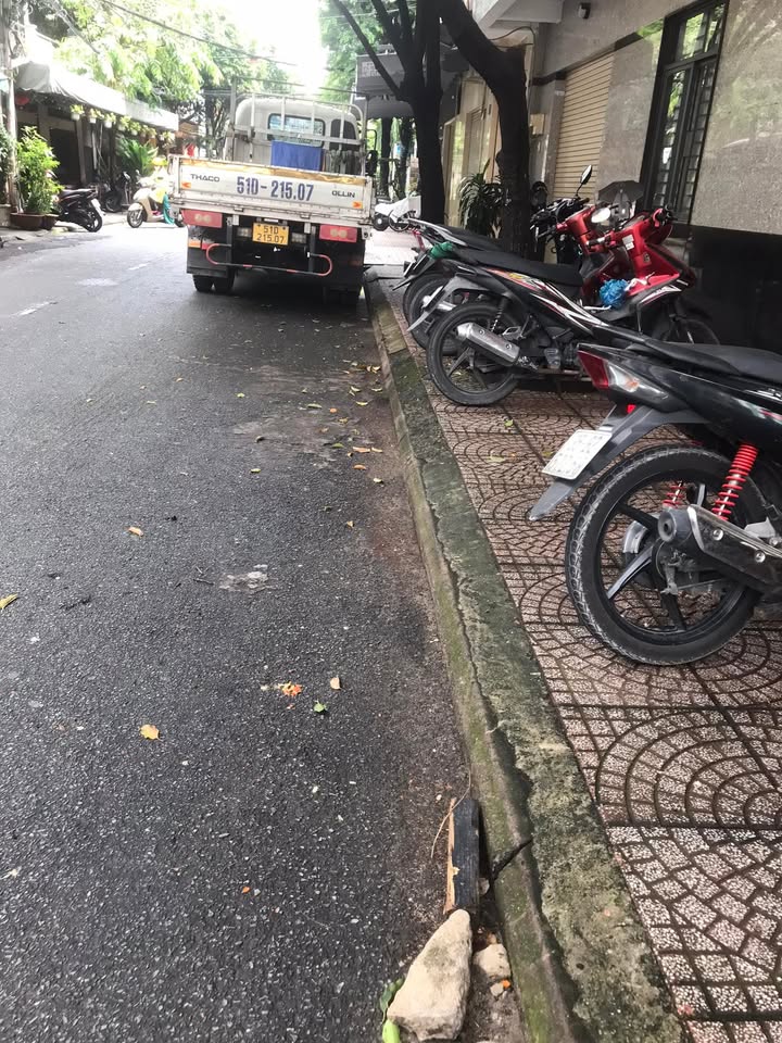 Nhà Tân Phú 48m² giá 4 tỷ - Sổ hồng chính chủ, hẻm xe tải