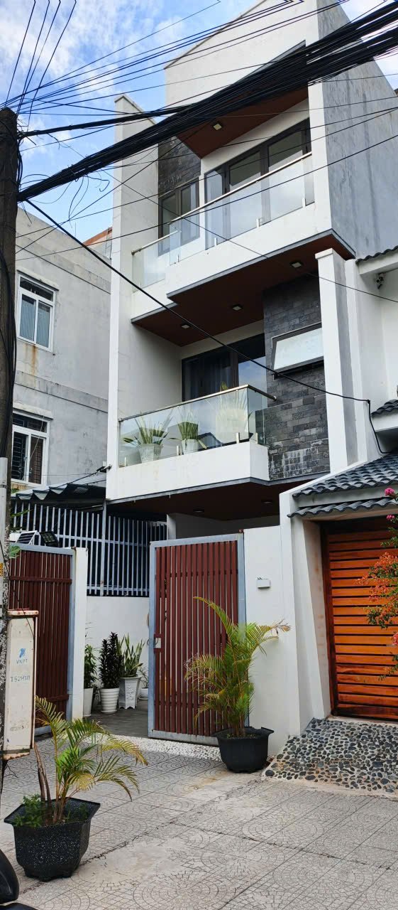 Nhà 3 mê Trương Định 96.6m² giá 13.5 tỷ - Gần biển Mỹ Khê!