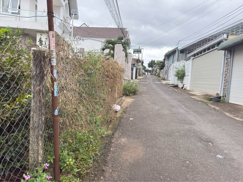 Nhà đất đường Lê Thánh Tôn, Đức Trọng, 226m² giá 6 tỷ - Không gian thoáng mát, tiện ích đầy đủ!