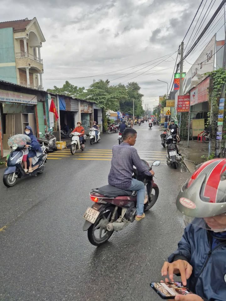 Nhà mặt tiền kinh doanh Tân Đông Hiệp 108m² giá 6.5 tỷ - Vị trí đắc địa, sẵn sàng đầu tư!