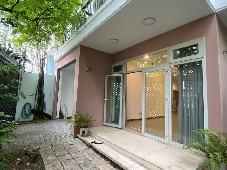 Nhà cho thuê tại Thảo Điền, quận 2, 220m² giá 69.6 triệu - Sân vườn thoáng mát!