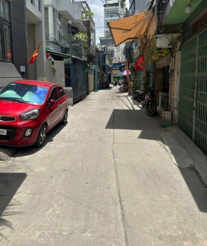 Nhà đẹp mặt tiền Cách Mạng Tháng 8, Quận 10 - 64m² giá chỉ 9.99 tỷ!