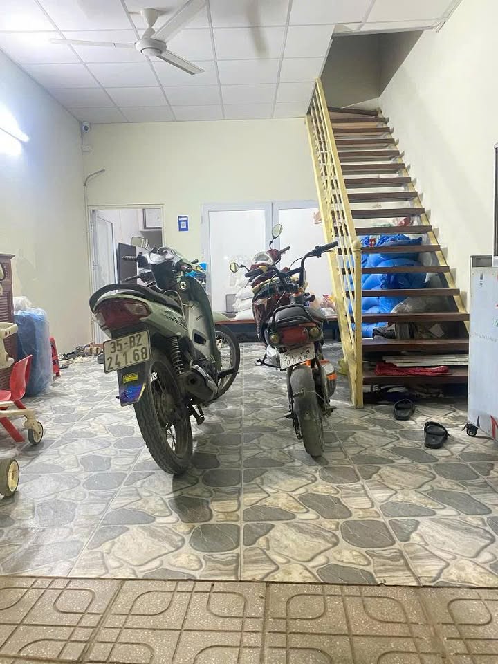 Nhà 2 tầng Trâu Quỳ 89m² giá 17.6 tỷ - Sổ đỏ chính chủ, sẵn giao dịch!