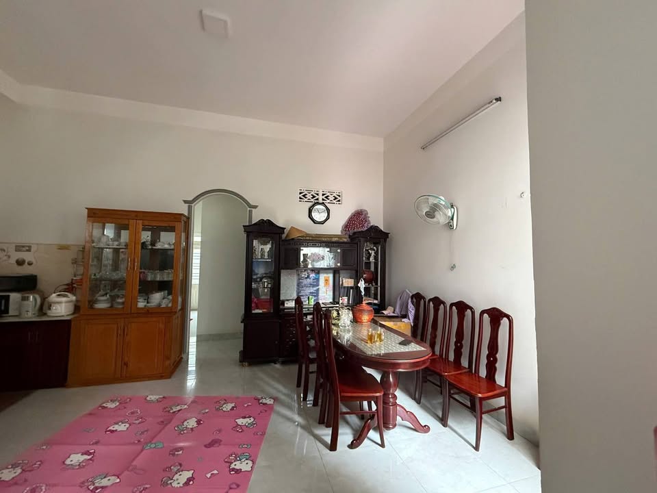 Bán nhà mặt tiền Hùng Vương, Buôn Ma Thuột 550m² giá 18 tỷ - Cơ hội đầu tư tuyệt vời!