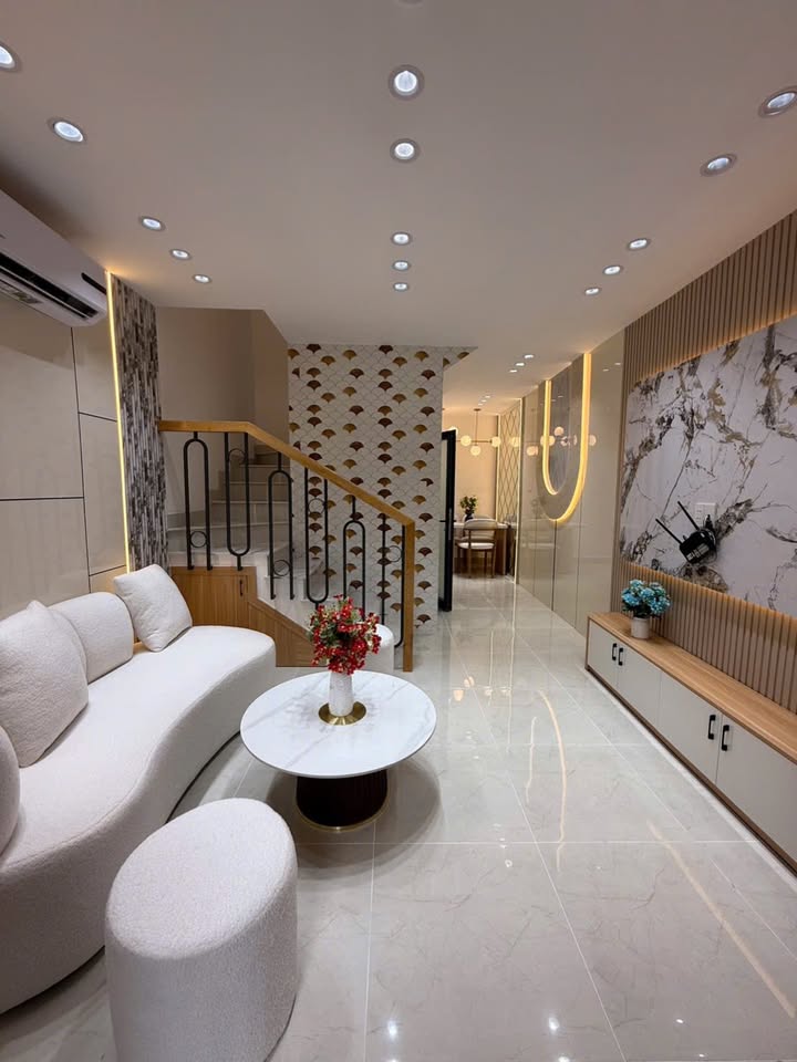 Nhà riêng 27m² tại Lê Văn Duyệt, Bình Thạnh - Giá 5.5 tỷ - Hẻm xe hơi, sẵn sàng ở ngay!