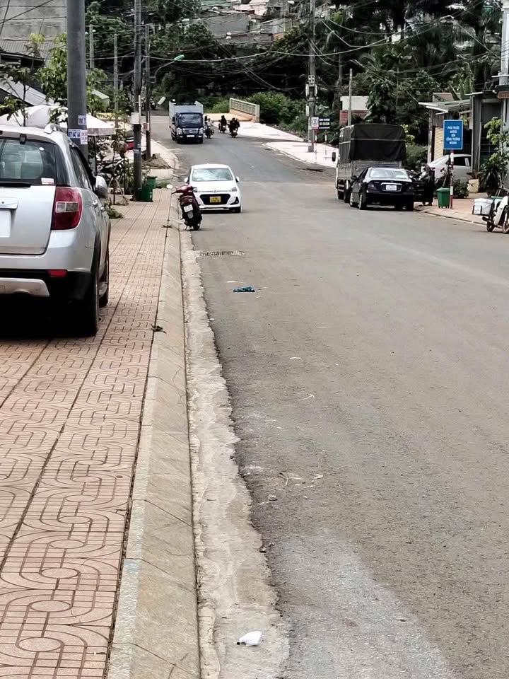 Bán đất mặt tiền Hùng Vương, Buôn Ma Thuột 225m² - Giá tốt 5.3 tỷ!