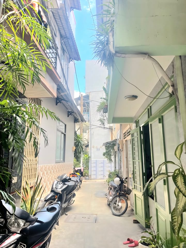 Nhà 3 tầng đường Văn Cao Tân Phú 33m² giá 3 tỷ - Sổ hồng riêng nhanh gọn!