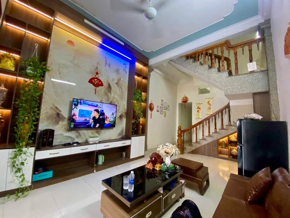 Nhà 2 tầng Quang Trung, Thanh Hóa 92m² giá 2 tỷ - Sẵn sàng vào ở!