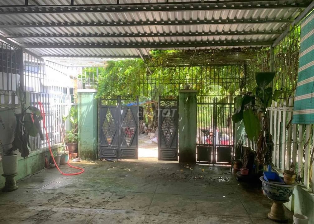 Nhà 2 tầng kiên cố kiệt ô tô Nguyễn Lân, 127m² giá 2.98 tỷ - Tiện ích đầy đủ, gần Eco Garden!