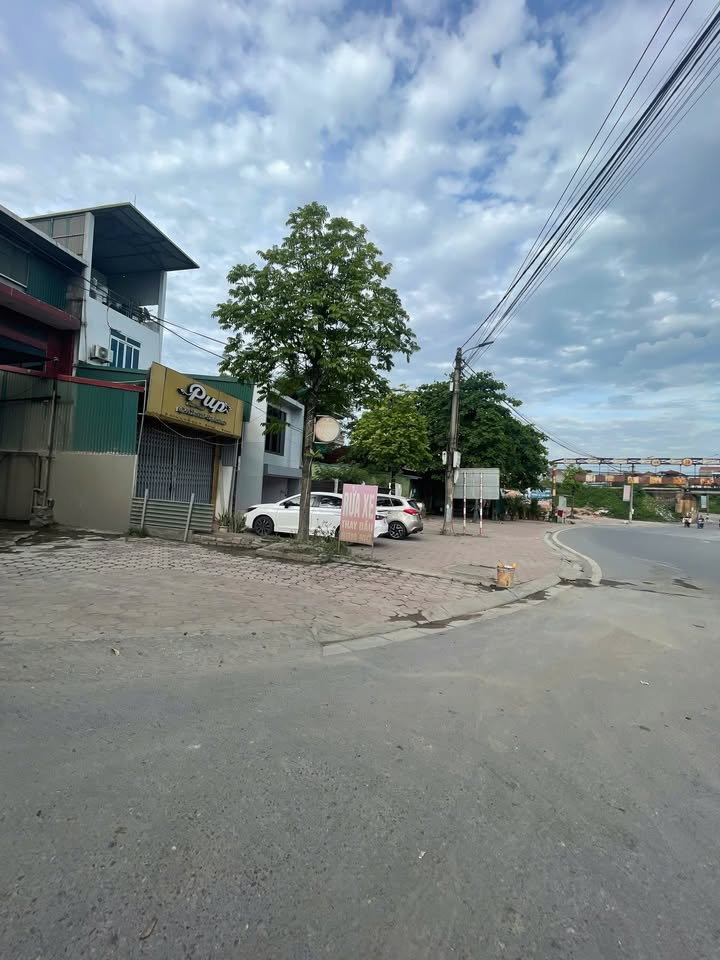 Đất nền Phan Đăng Lưu Gia Lâm 135m² giá 70 tỷ - Vị trí đắc địa, kinh doanh thuận lợi!