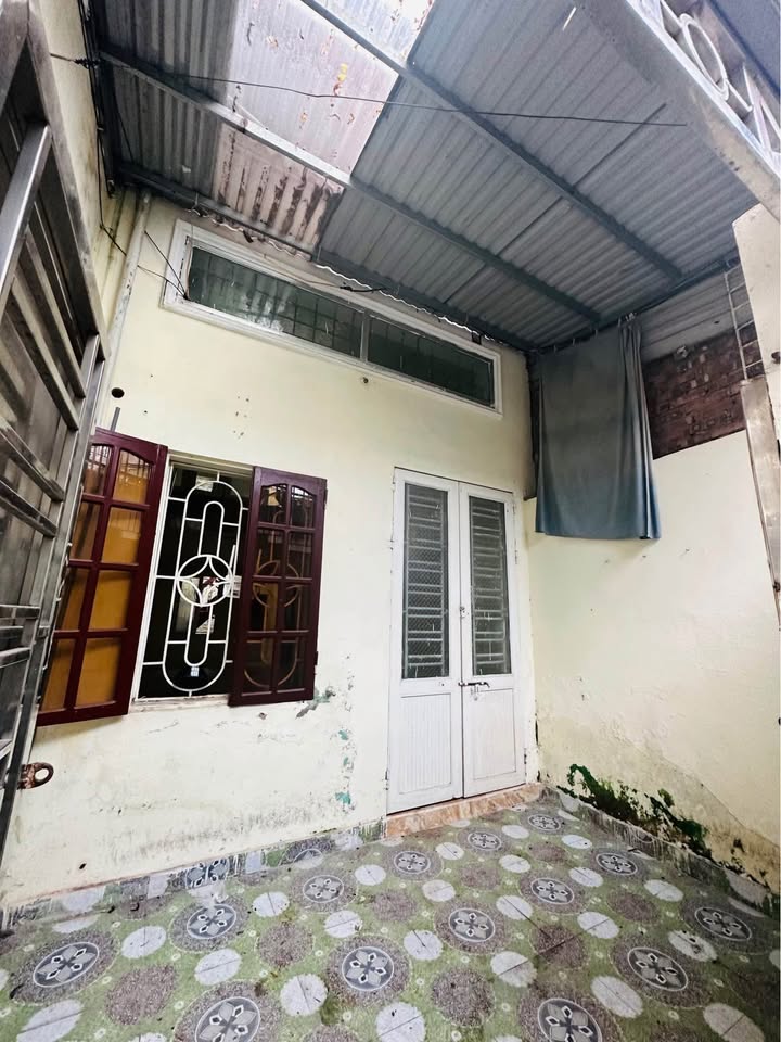 Nhà mặt ngõ 285 Miếu 2 Xã, 47m² giá 2.22 tỷ - Sân cổng riêng, chính chủ!