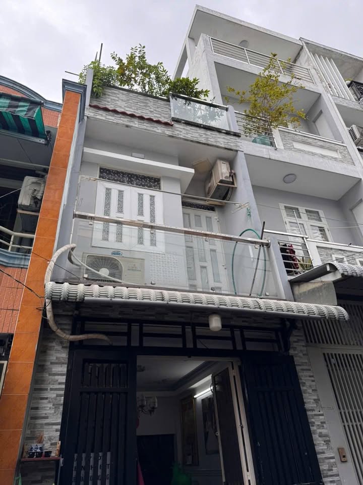 Nhà bán đường Chiến Lược, Bình Trị Đông, Bình Tân 30m² giá 3.59 tỷ - Đúc BTCT 3 tầng, sân thượng rộng rãi!