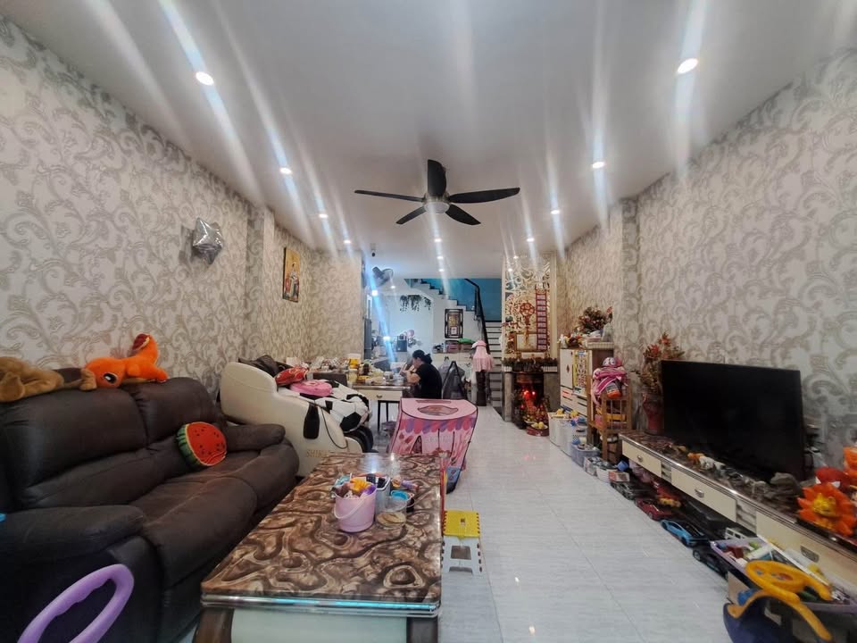 Nhà phố Tân Bình 53.3m² giá 7.6 tỷ - Ô tô vào tận cửa, gần chợ!