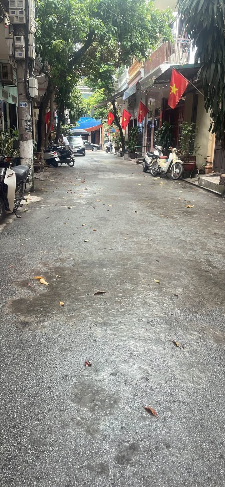 Nhà 3 tầng đường Kim Đồng, Ninh Bình 61.9m² - Vị trí đắc địa gần chợ BÓP!