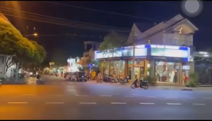 Bán gấp FrontHouse 106m² góc 2 mặt tiền Trần Quốc Toản, Dĩ An - Đầu tư sinh lời cao!