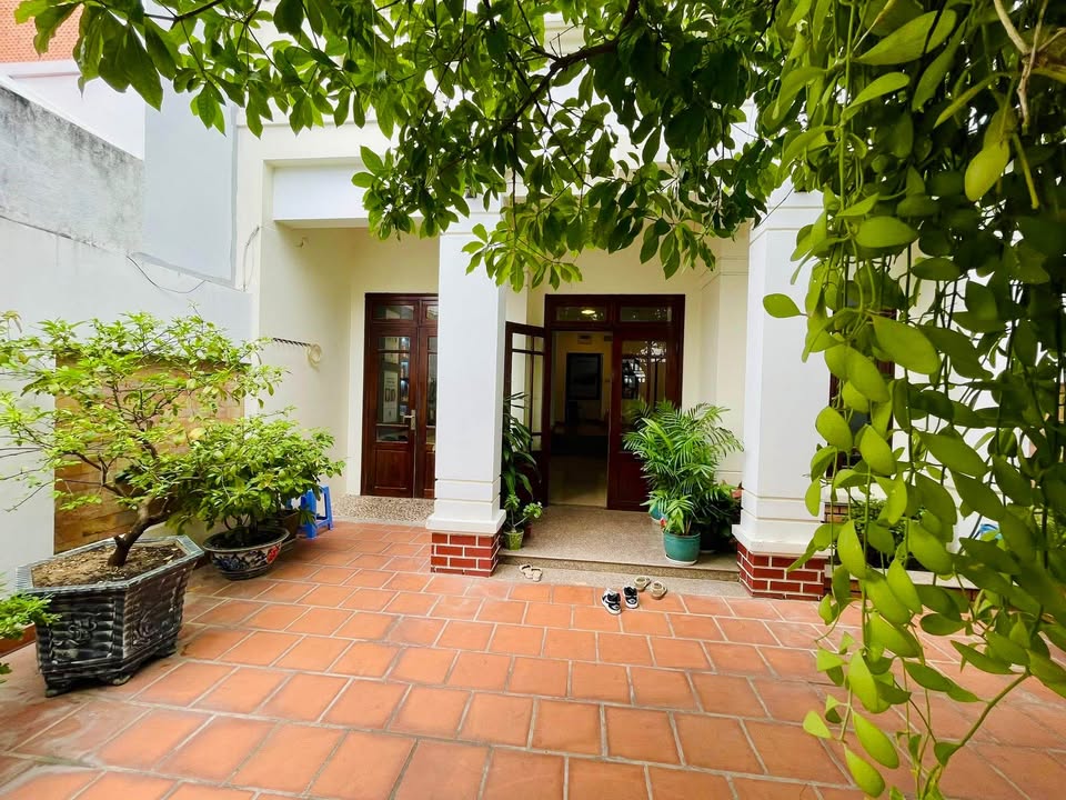 Nhà phố 2 tầng đường Hàm Nghi, Tuy Hòa 138m² giá 5.9 tỷ - Chính chủ bán gấp!