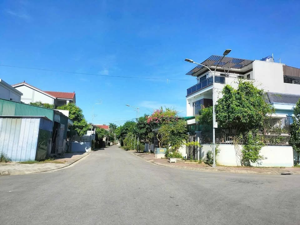 Đất nền Đông Vĩnh 74m² giá 2 tỷ - Vị trí trung tâm thuận lợi!