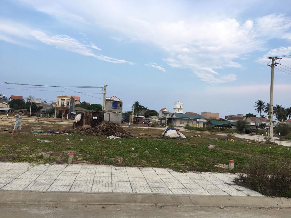 Đất mặt tiền Nguyễn Trãi, Quảng Ngãi 102m² giá 3.5 tỷ - Cơ hội đầu tư hấp dẫn!