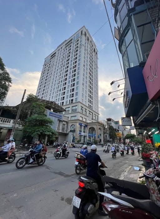 Nhà phố Thái Thịnh Đống Đa 90m² giá 3 tỷ - Mặt phố lô góc, nội thất tiền tỷ!