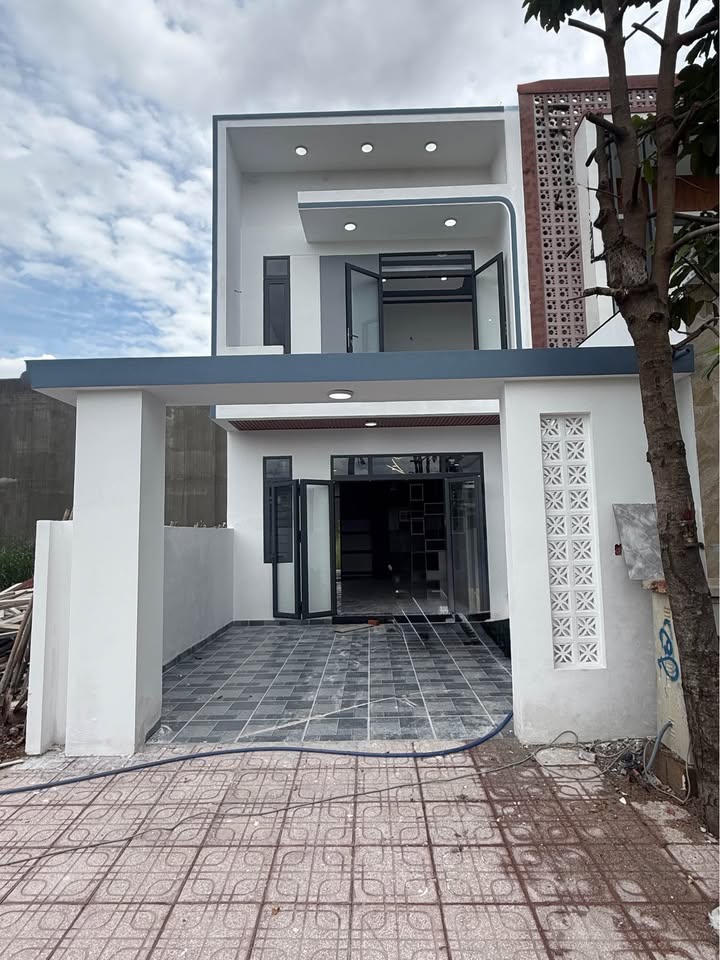 Nhà 1 Trệt 1 Lầu tại Mỹ Phước 3, Bình Dương 100m² giá 2.3 tỷ - Tặng nội thất cao cấp!